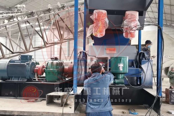 大型液壓對(duì)輥制砂機(jī)西華安裝現(xiàn)場